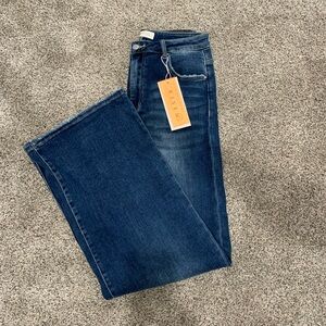 Classic Blue Straight Leg Jeans Timeless Style